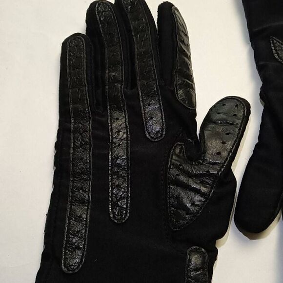 Isotoner Women's Spandex Touchscreen Gloves Black - Picture 3 of 10